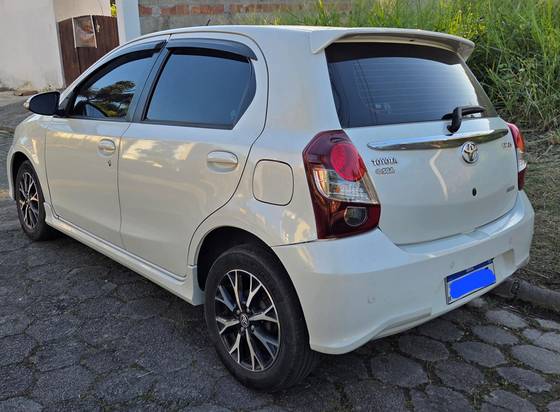 TOYOTA ETIOS 1.5 PLATINUM 16V FLEX 4P AUTOMÁTICO TOYOTA ETIOS 1.5 PLATINUM 16V FLEX 4P AUTOMÁTICO